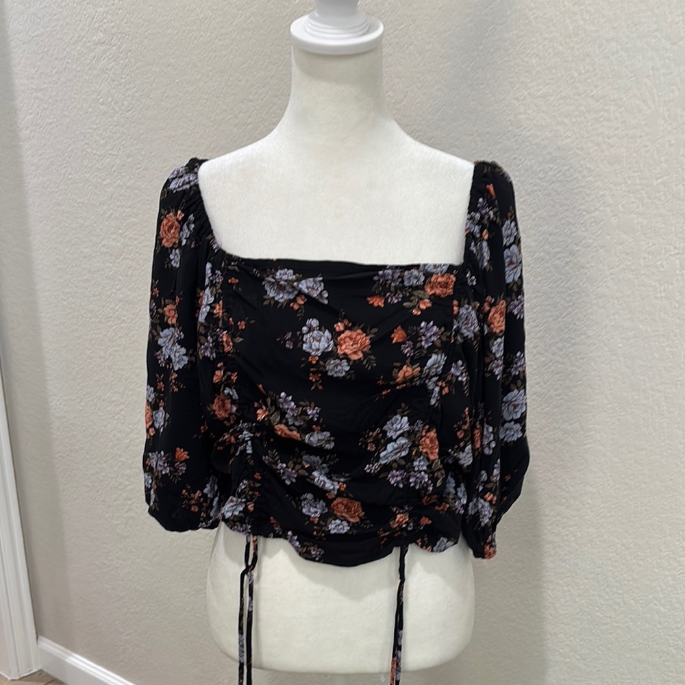 🆕 Lived to Be Spoiled Size XL 
Multicolored Puff Sleeve Ruched Tie Front Top
